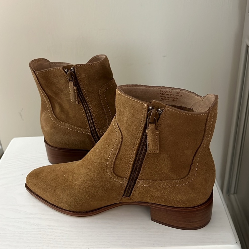 Cole Haan NAIA Suede Ankle Boots
Brand New Without Box 6m Made in Vietnam - Picture 5 of 6